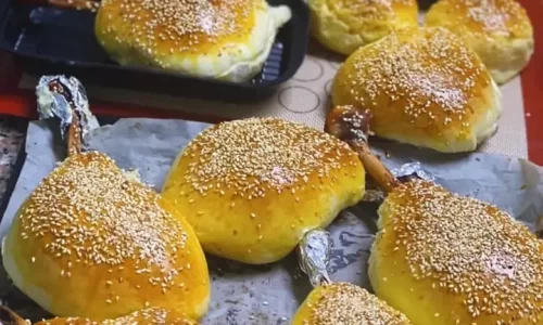 Bánh mì mềm bọc đùi gà xá xíu