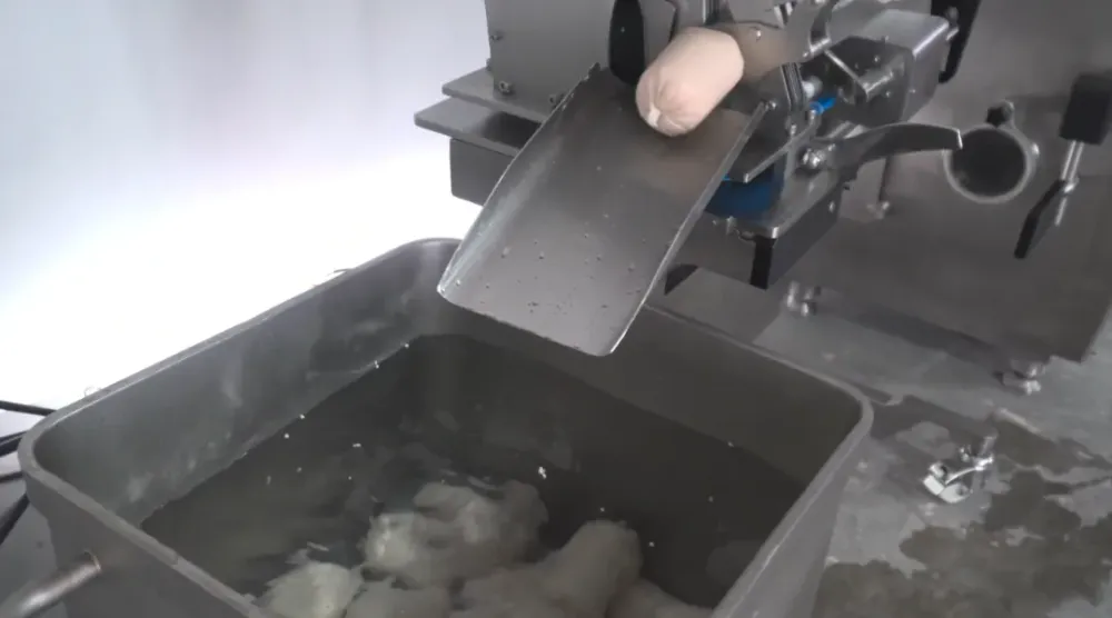 máy định lượng giò chả
