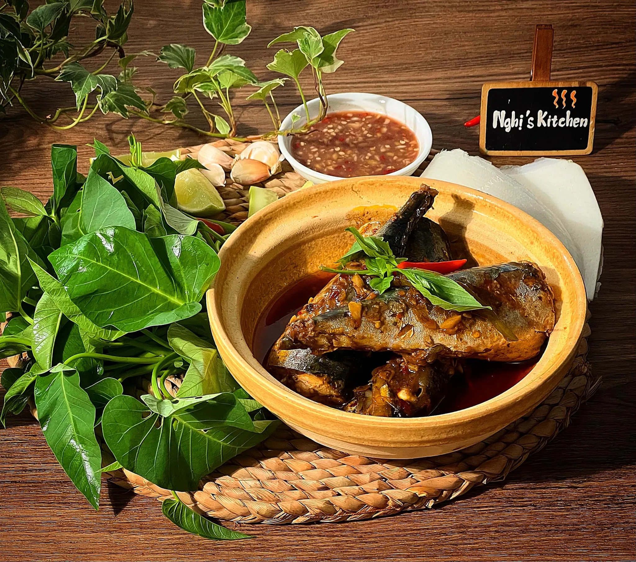 Cá nục kho me cuốn bánh tráng - Sốt chấm mắm nêm - Nghi's Kitchen