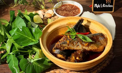 Cá nục kho me cuốn bánh tráng – Sốt chấm mắm nêm – Nghi’s Kitchen
