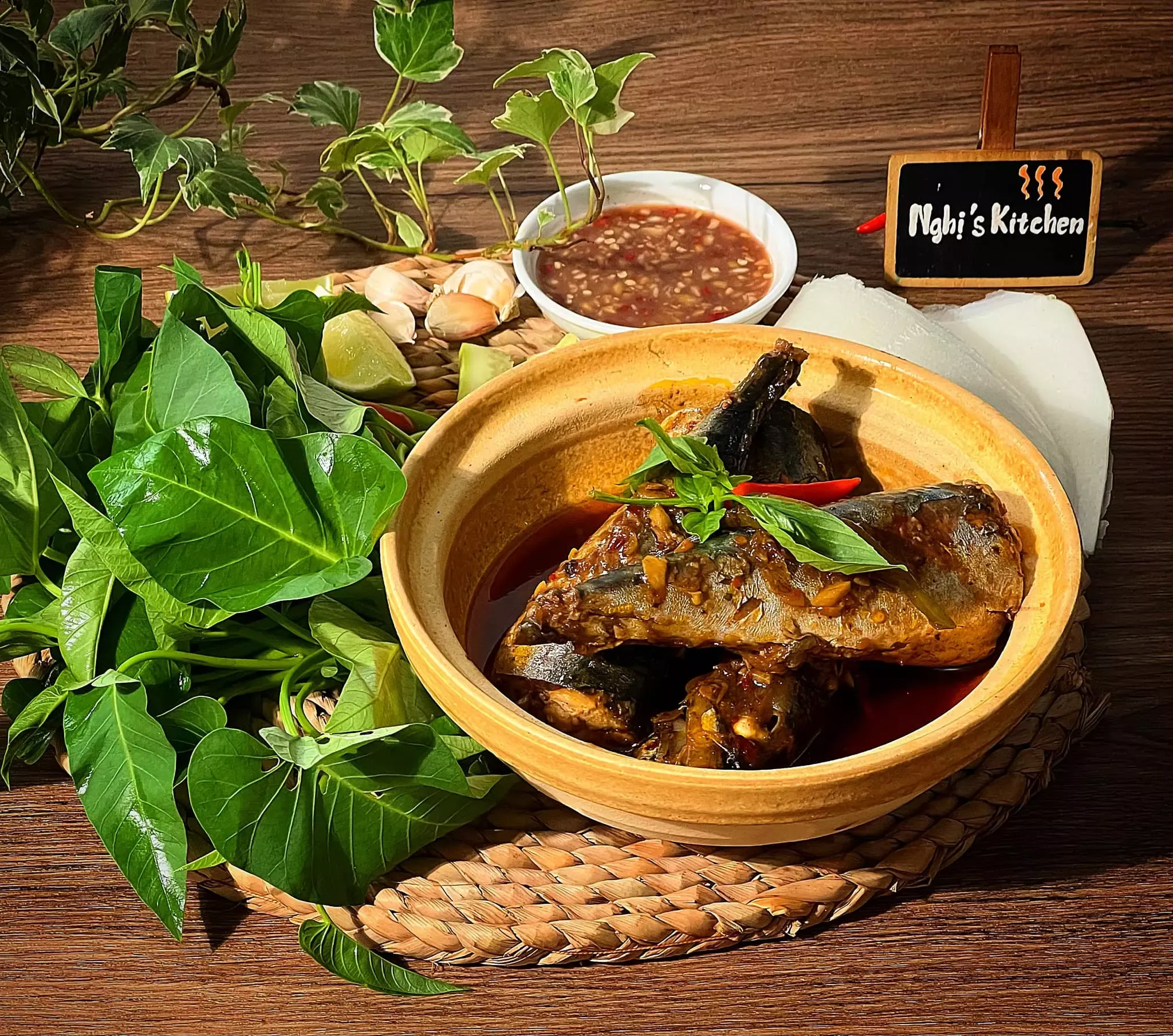 Cá nục kho me cuốn bánh tráng - Sốt chấm mắm nêm - Nghi's Kitchen