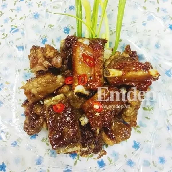 Sườn rim mắm cay
