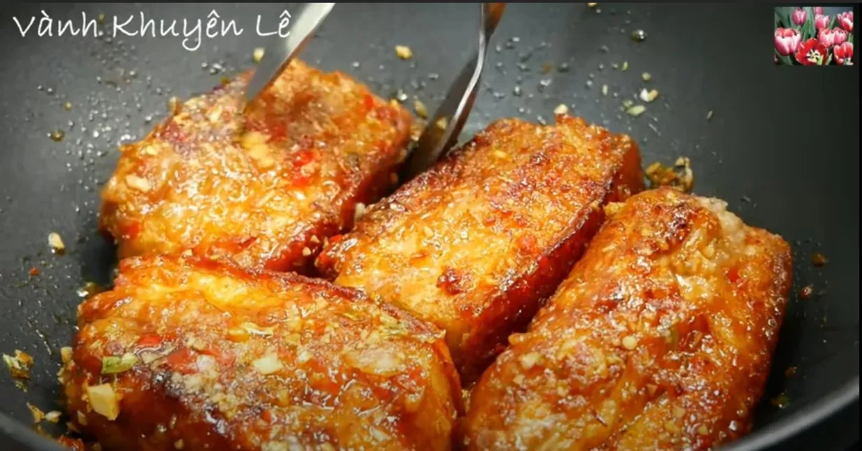Ba rọi chiên nước mắm - Vanh Khuyen