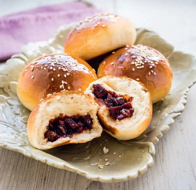 Bánh bao nướng nhân xá xíu - The Dumpling Sisters Cookbook