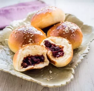 Bánh bao nướng nhân xá xíu – The Dumpling Sisters Cookbook