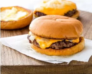 Bánh hamburger phủ bơ Wisconsin
