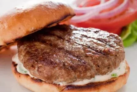 Bánh hamburger gà tây nướng