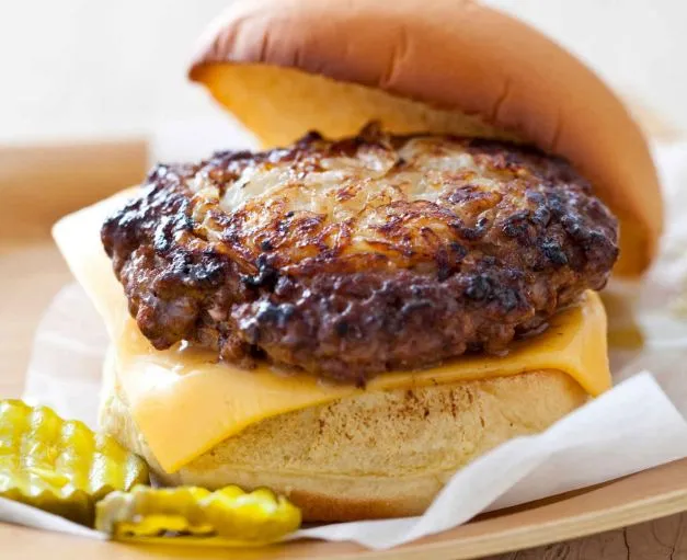 Bánh hamburger hành chiên Oklahoma