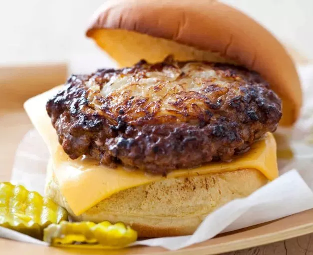 Bánh hamburger hành chiên Oklahoma