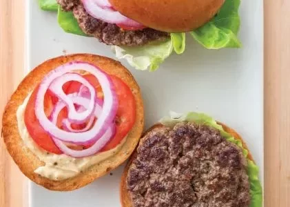 Bánh hamburger phủ bơ