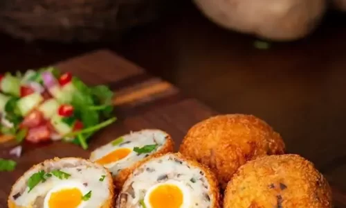 Bánh khoai tây bọc trứng cút chiên