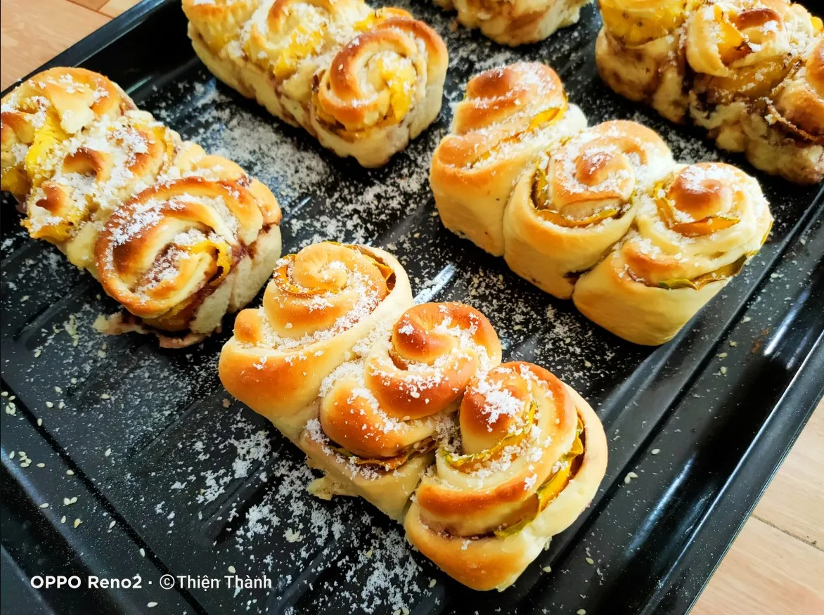 Bánh mì cuộn thơm - Tô  Thiện Thành