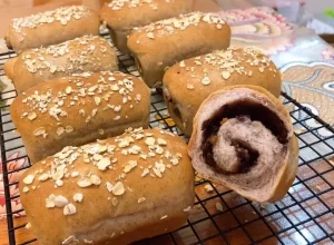 Bánh mì nếp than nhân chà bông trứng muối – Huynh Phuong Ngoc
