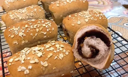 Bánh mì nếp than nhân chà bông trứng muối – Huynh Phuong Ngoc