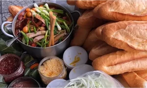 Bánh mì thịt rim chả – Nghi’s Kitchen