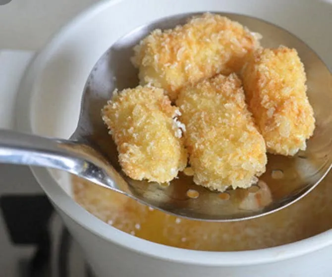 Bánh sữa tươi chiên xù - Nguyễn Thụy Như