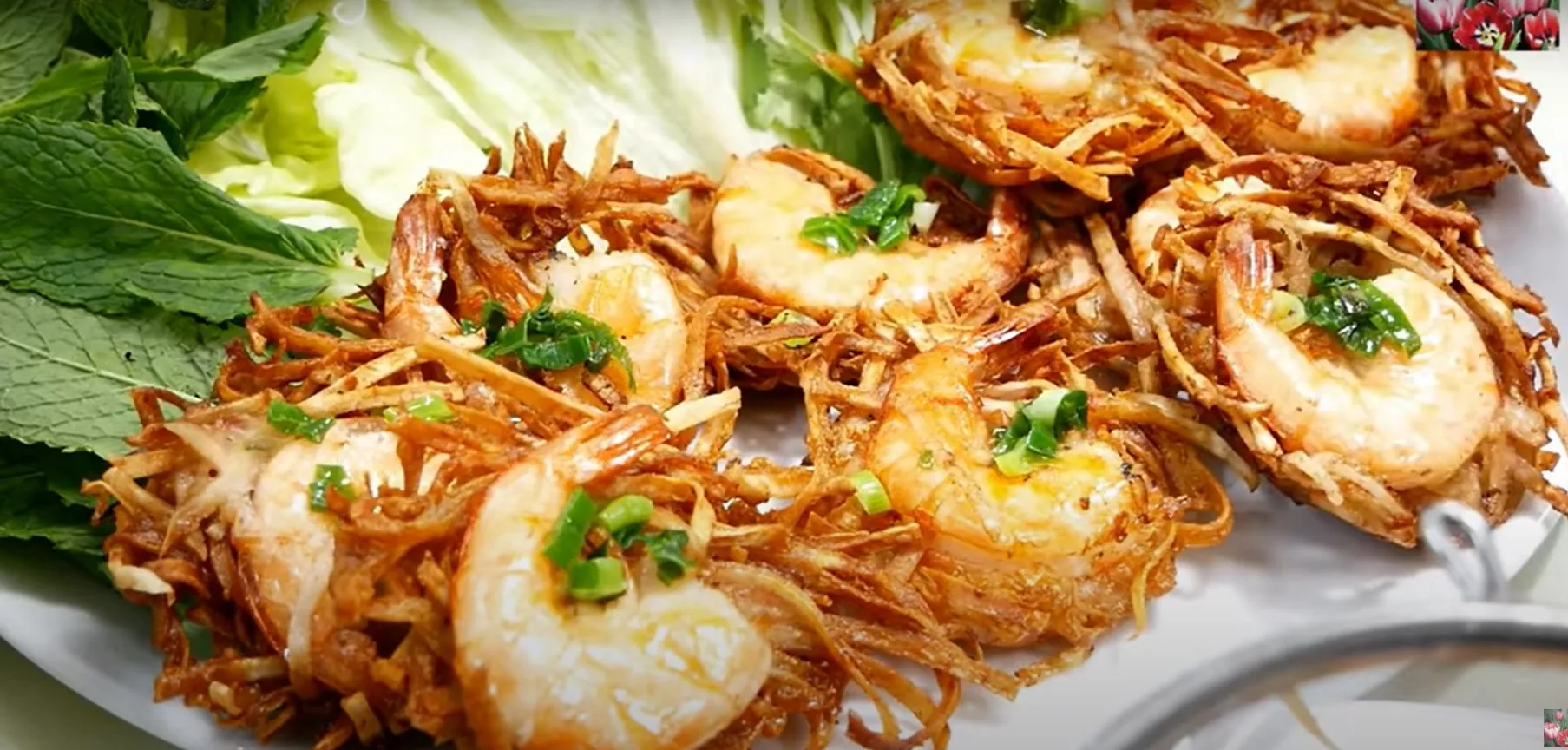 Bánh tôm chiên khoai môn giòn rụm - Vanh Khuyen