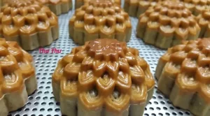 Bánh trung thu thập cẩm gà quay sốt mật ong
