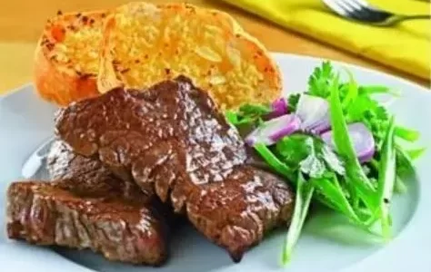 Bánh Mì, Bò Bít-Tết với Hành Ngâm – Christine Ha