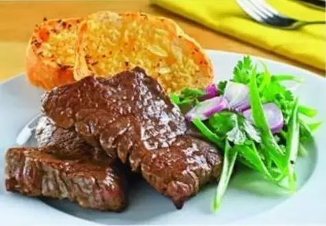Bánh Mì, Bò Bít-Tết với Hành Ngâm - Christine Ha