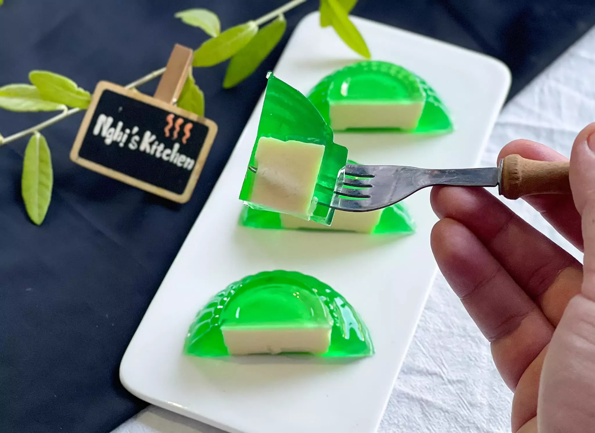 Bánh trứng sữa rau câu lá dứa - Nghi's Kitchen