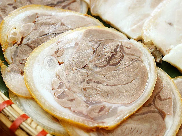 Bắp chân giò luộc