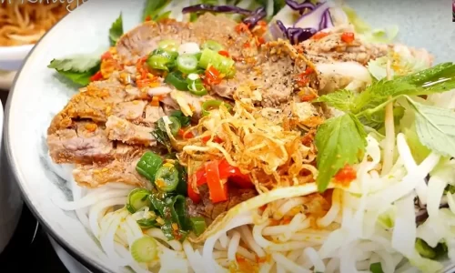 Bún bò Huế khô – Vanh Khuyen