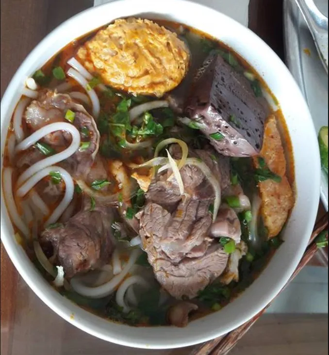 Bún bò Huế - Lan Lê