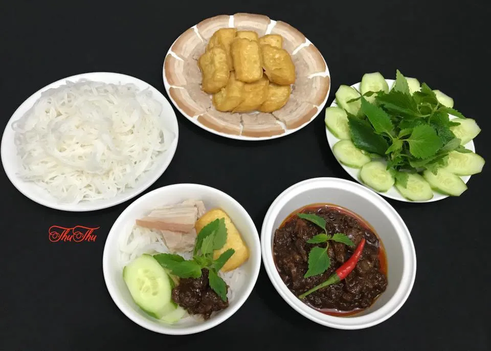 Bún mắm ruốc xào thịt ba chỉ - Thư Thư