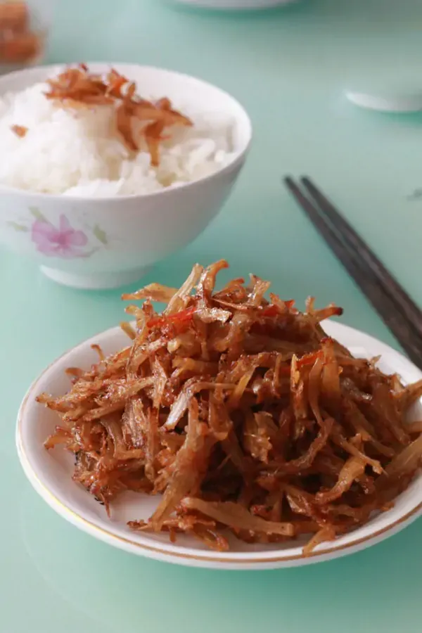 Cá cơm khô rim chua ngọt