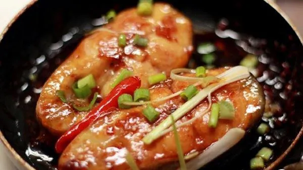 Cá kho tộ - Cá basa, cá thu kho tộ - 100 món ăn Việt