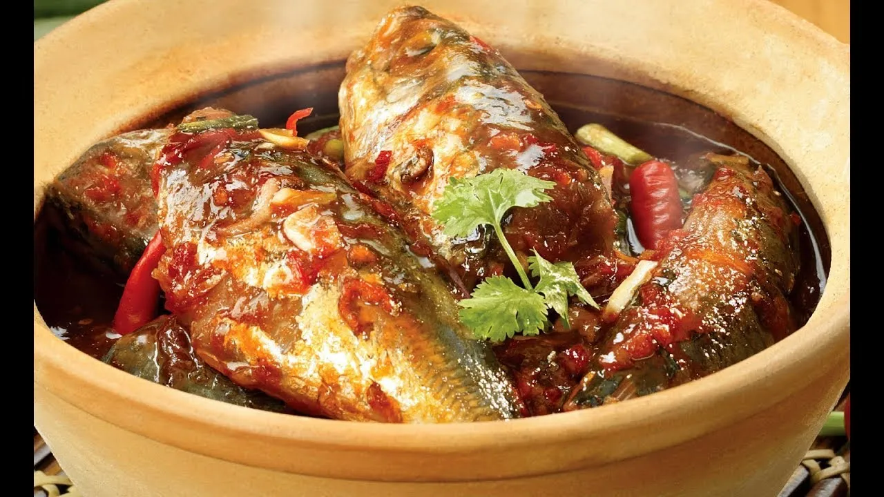 Cá nục kho tiêu 