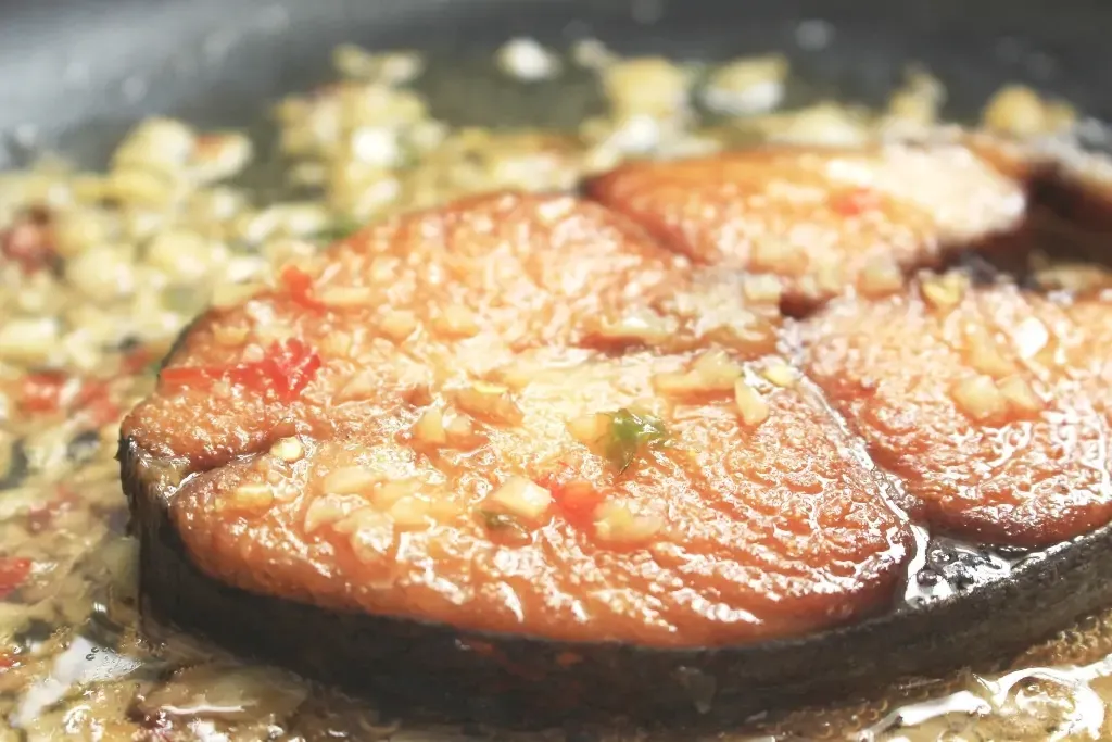 Cá thu chiên sốt tỏi ớt