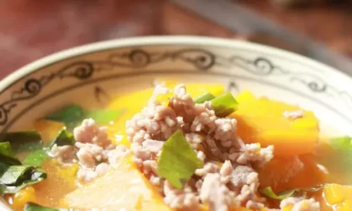Canh bí đỏ nấu thịt bằm