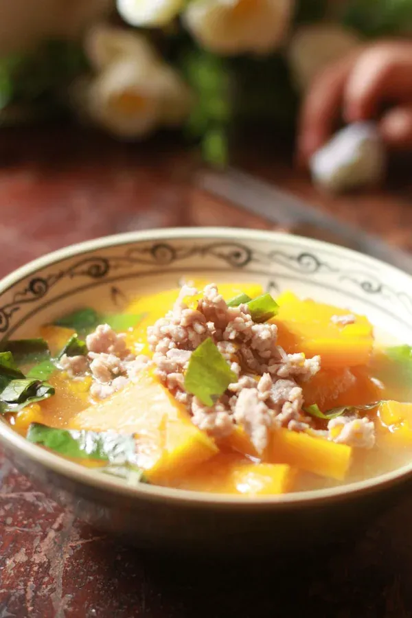 Canh bí đỏ nấu thịt bằm