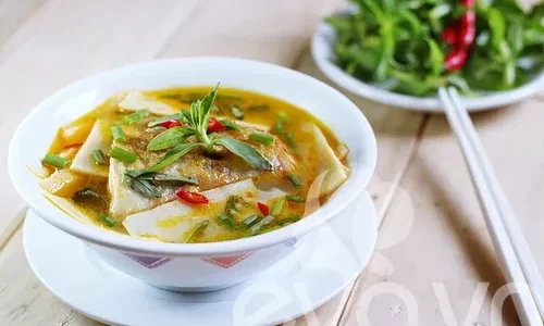 Canh cá điêu hồng nấu măng chua