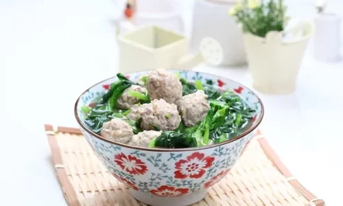 Canh cải xanh thịt viên