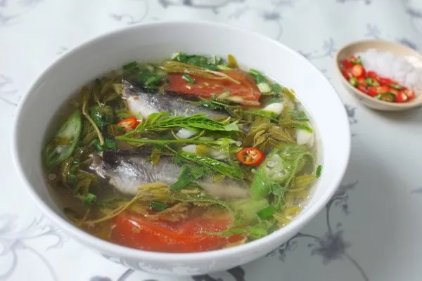 Canh chua lá me non