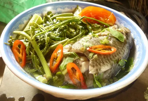 Canh chua rau nhút cá rô đồng
