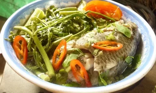 Canh chua rau nhút cá rô đồng