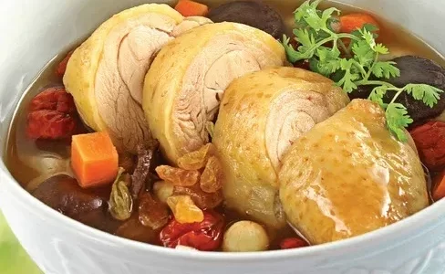 Canh gà hầm thuốc bắc