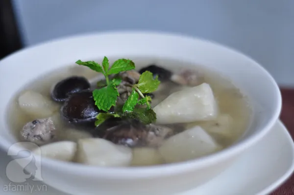 Canh khoai sọ nấu mọc
