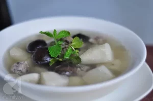 Canh khoai sọ nấu mọc
