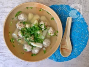 Canh khoai sọ thịt gà viên