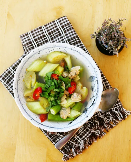 Canh nghêu nấu chua