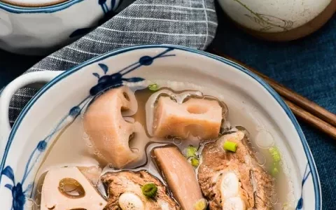 Canh sườn hầm củ sen kiểu Hoa