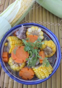 Canh sườn non nấu bắp