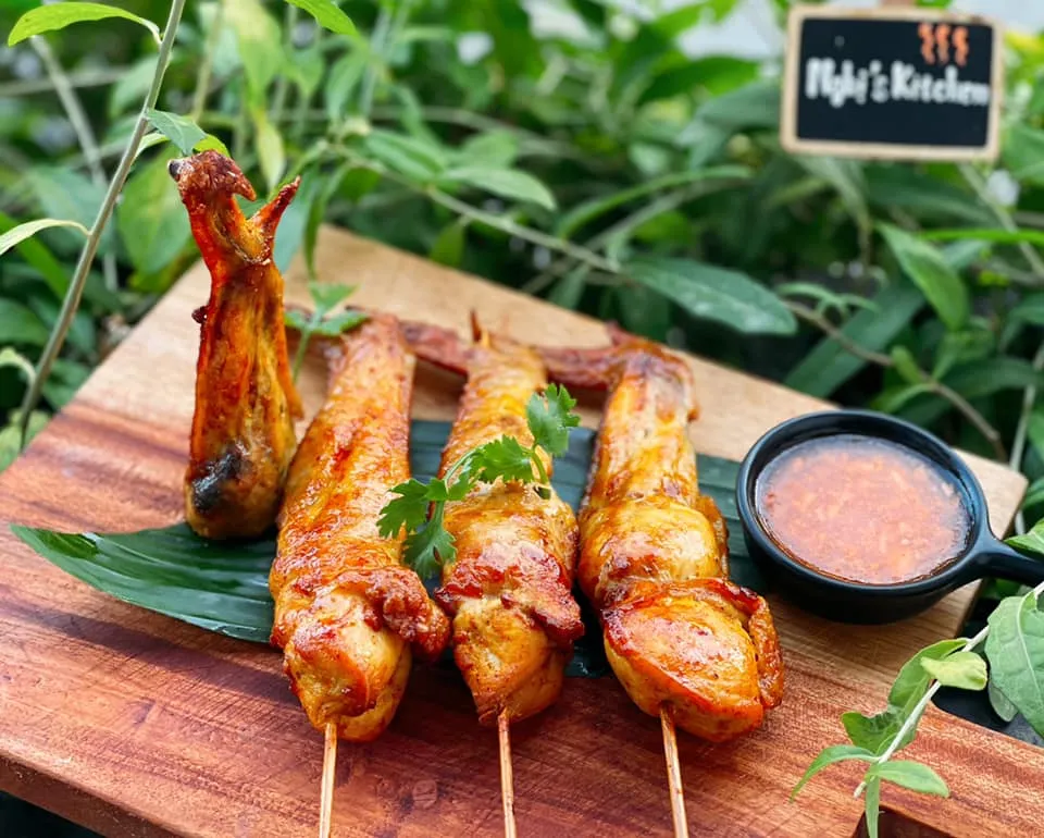 Cánh gà nhồi nướng sốt mật ong - Nghi's Kitchen