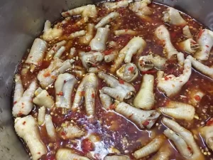 Chân gà ngâm muối ớt – Huỳnh Hiếu Nguyễn
