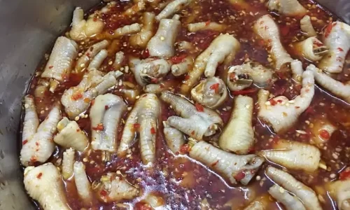 Chân gà ngâm muối ớt – Huỳnh Hiếu Nguyễn
